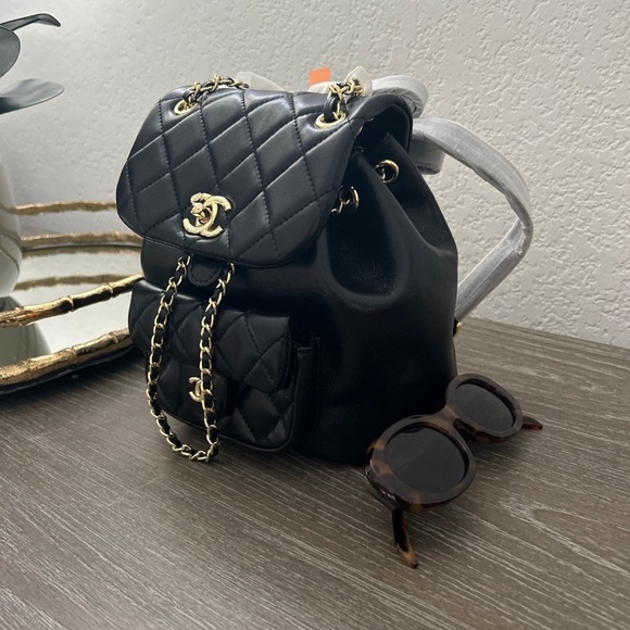 Backpack - Picture 7 of 9